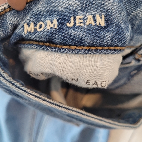 American Eagle AEO Women's •Size 6 Regular• Mom Jean *No Holes - Picture 3 of 8